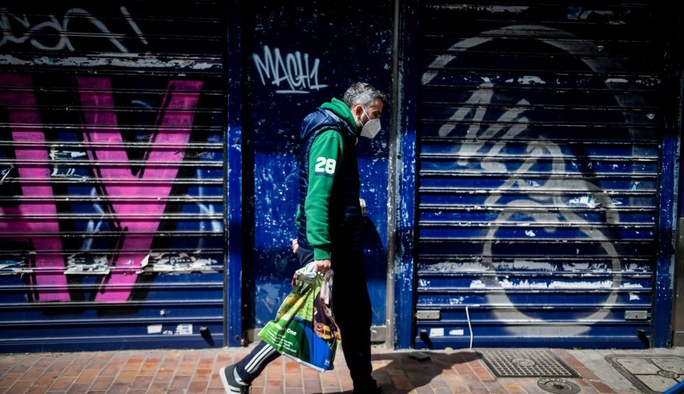 A generic square placeholder image with rounded corners in a figure.