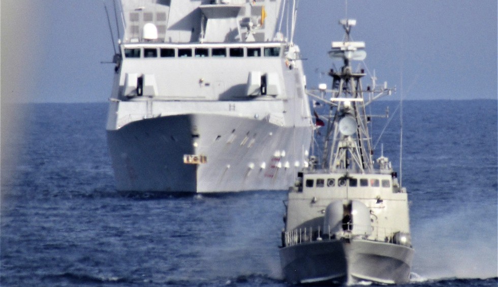 A generic square placeholder image with rounded corners in a figure.