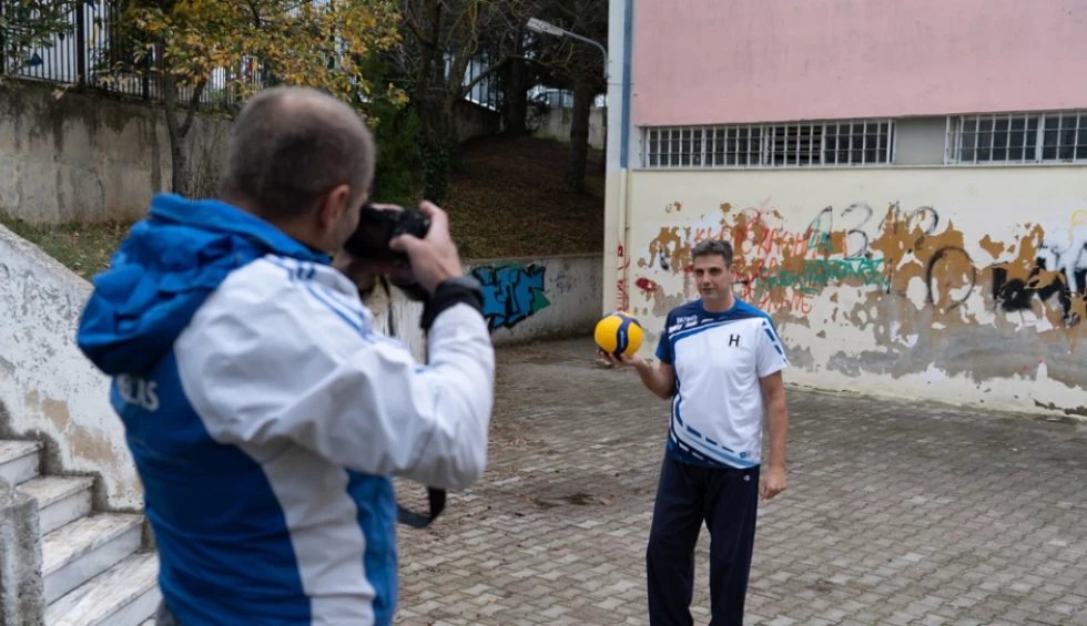 A generic square placeholder image with rounded corners in a figure.