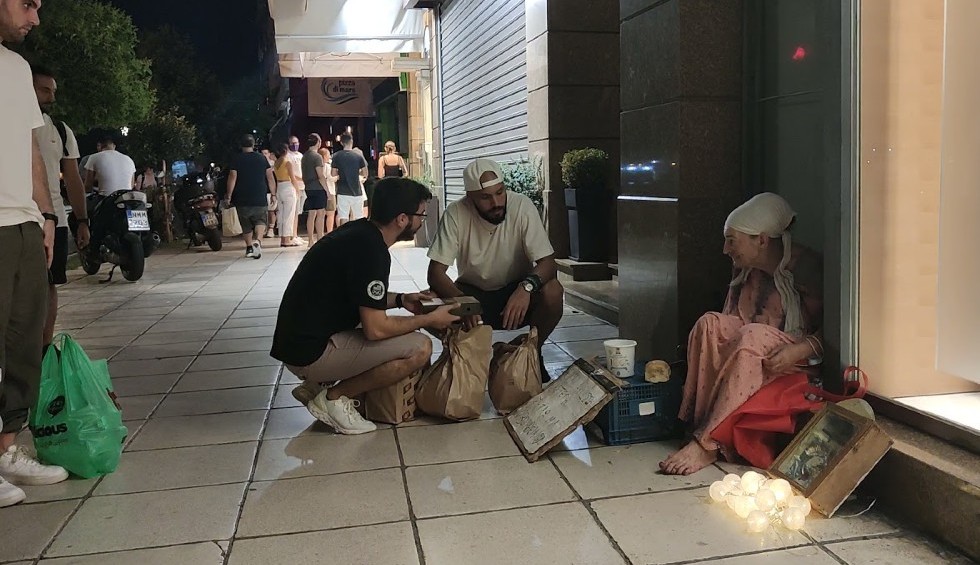 A generic square placeholder image with rounded corners in a figure.