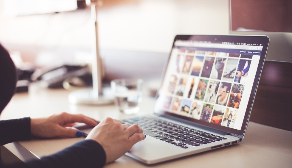 A generic square placeholder image with rounded corners in a figure.