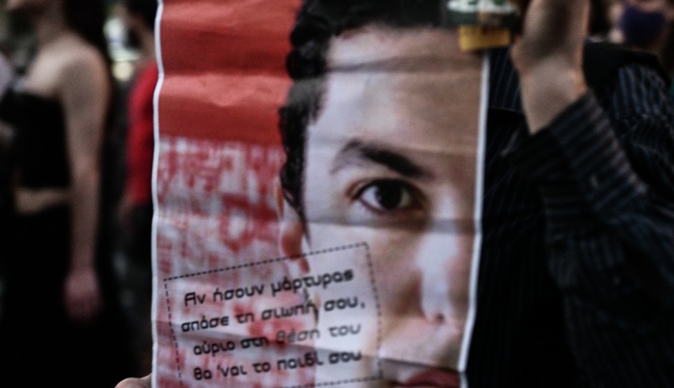 A generic square placeholder image with rounded corners in a figure.