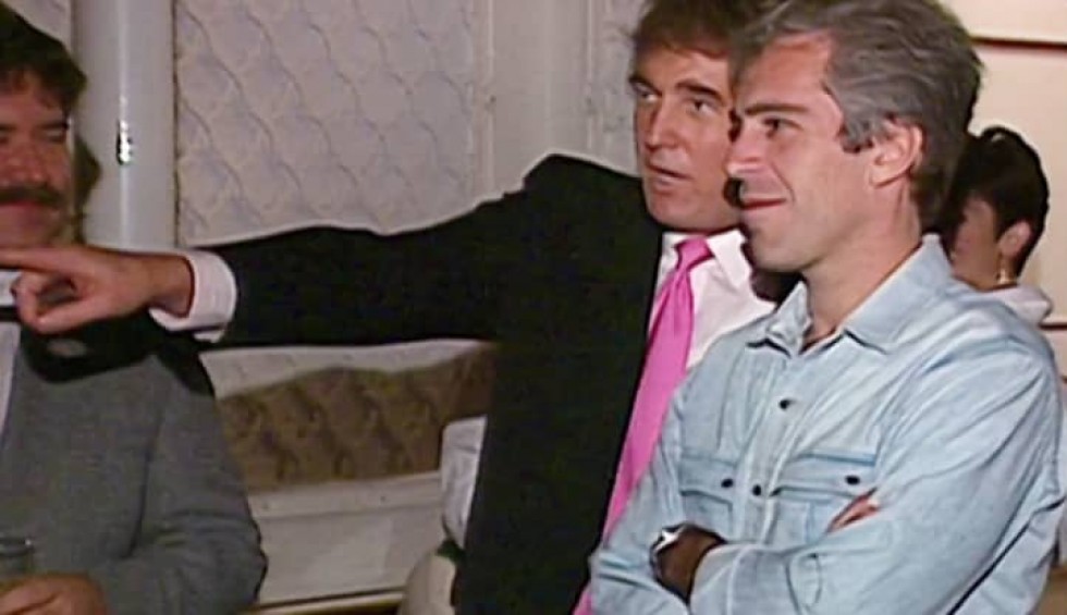 H δίκη της Ghislaine Maxwell οδηγεί σε παραιτήσεις