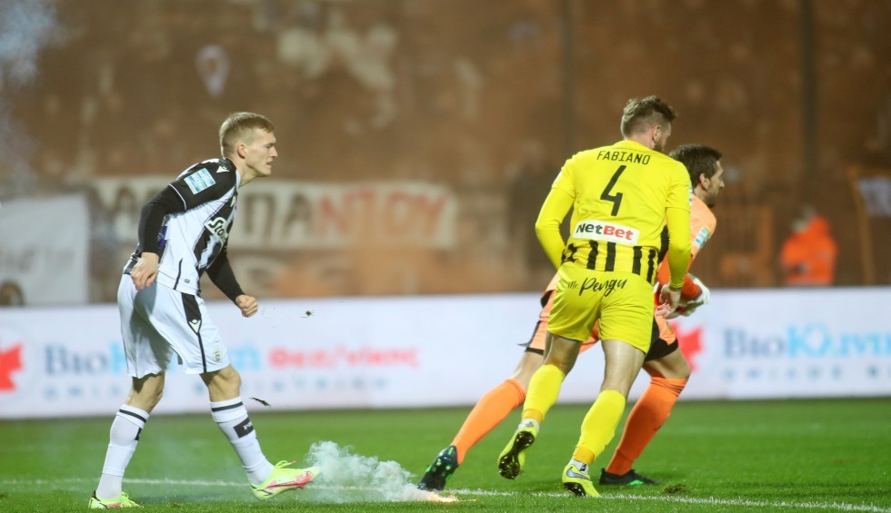 A generic square placeholder image with rounded corners in a figure.