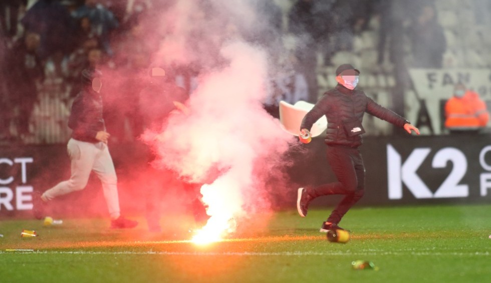 A generic square placeholder image with rounded corners in a figure.