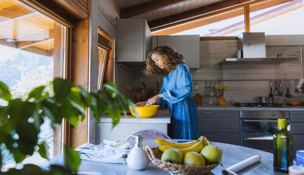 A generic square placeholder image with rounded corners in a figure.