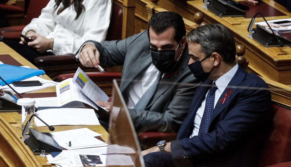 A generic square placeholder image with rounded corners in a figure.