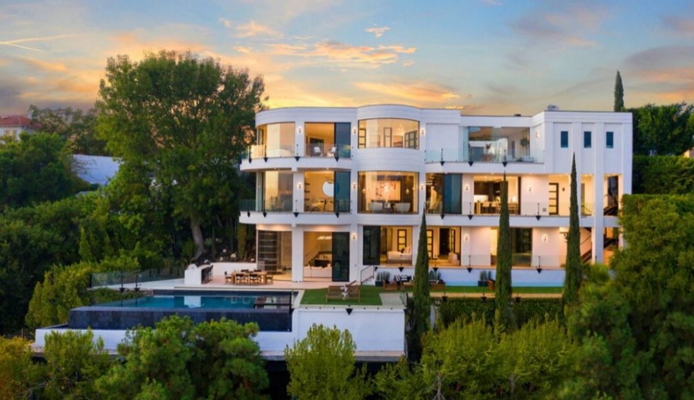 A generic square placeholder image with rounded corners in a figure.