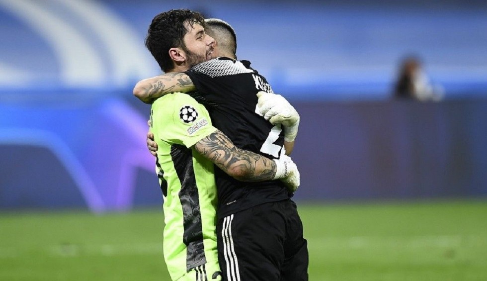 A generic square placeholder image with rounded corners in a figure.