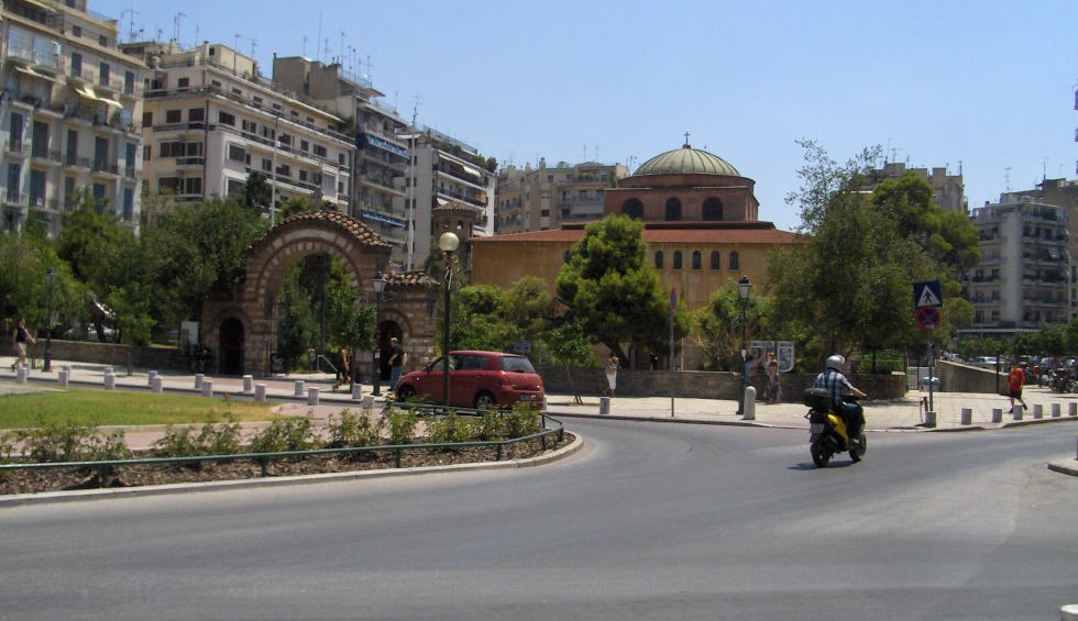 A generic square placeholder image with rounded corners in a figure.