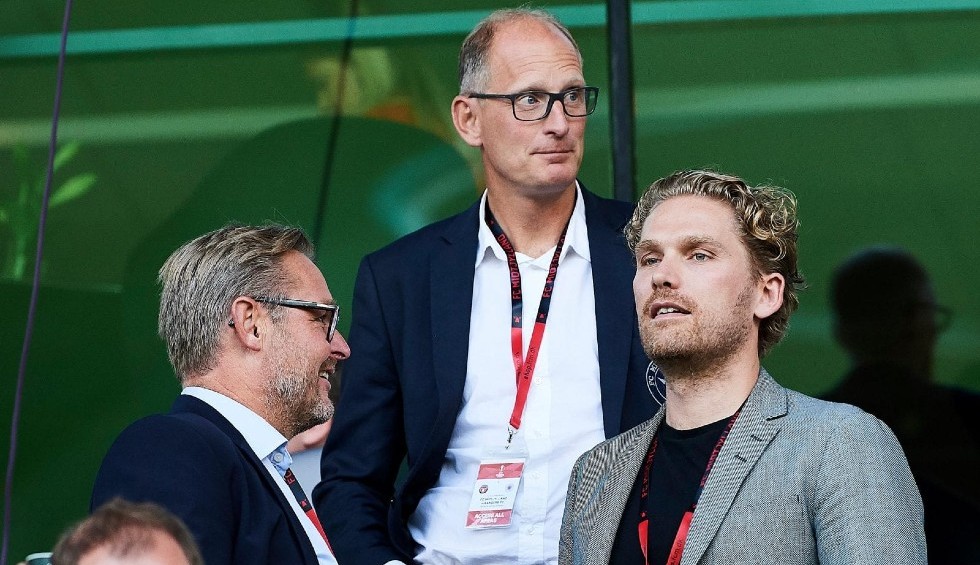 A generic square placeholder image with rounded corners in a figure.