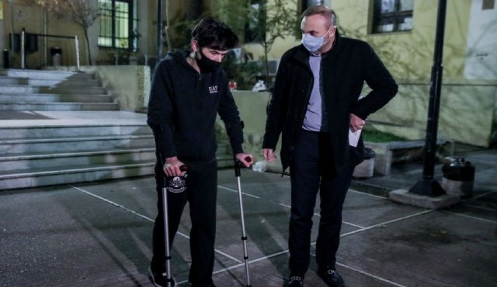 A generic square placeholder image with rounded corners in a figure.