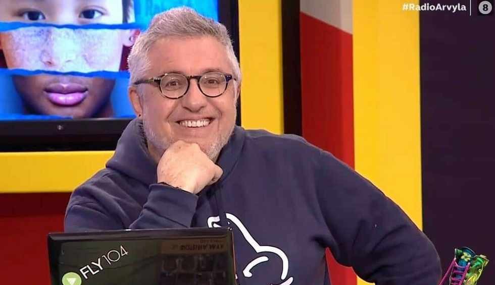 A generic square placeholder image with rounded corners in a figure.