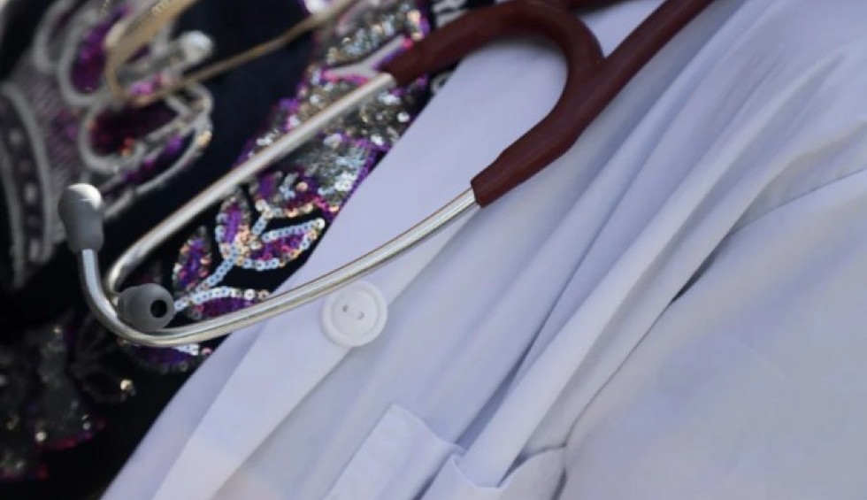 A generic square placeholder image with rounded corners in a figure.