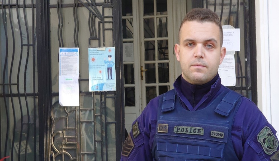 A generic square placeholder image with rounded corners in a figure.