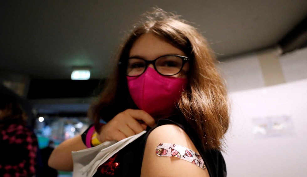 A generic square placeholder image with rounded corners in a figure.