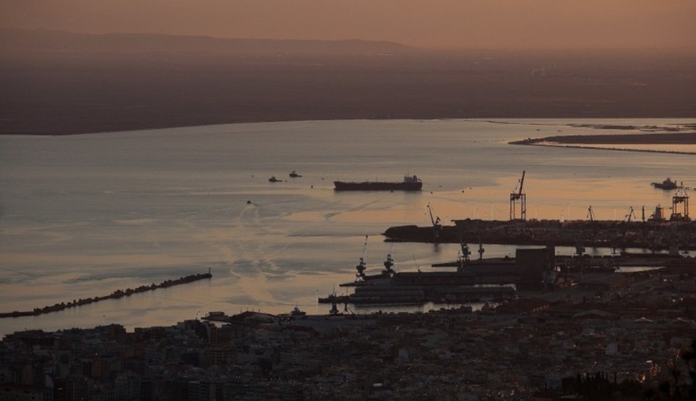 A generic square placeholder image with rounded corners in a figure.