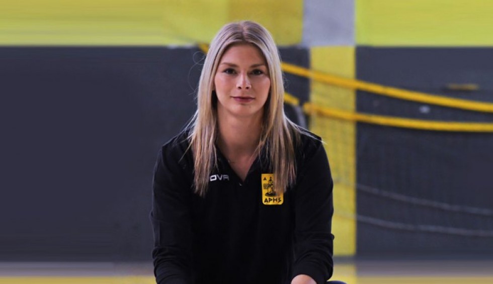 A generic square placeholder image with rounded corners in a figure.