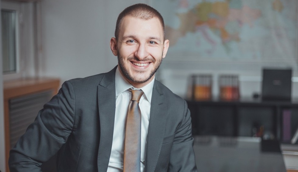 A generic square placeholder image with rounded corners in a figure.