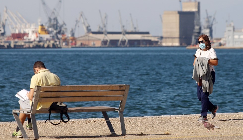 A generic square placeholder image with rounded corners in a figure.