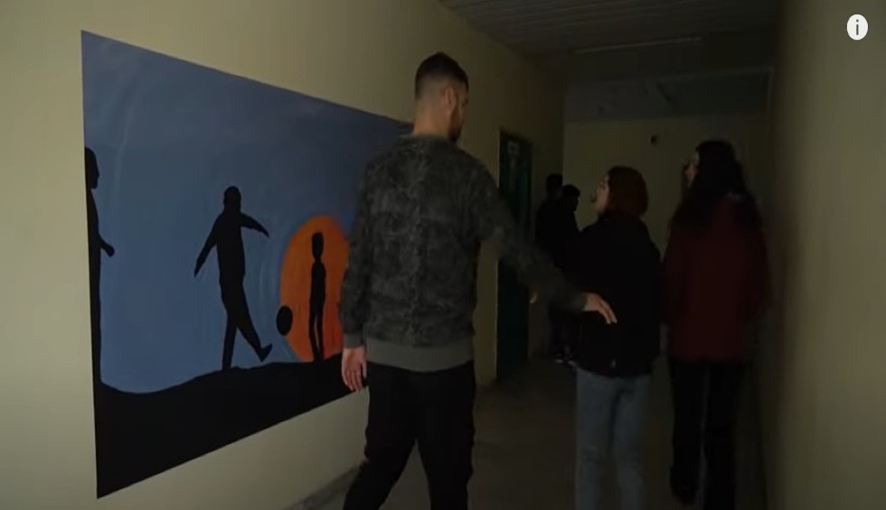 A generic square placeholder image with rounded corners in a figure.