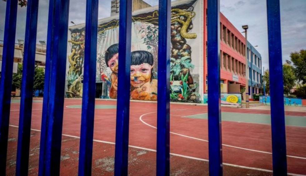 A generic square placeholder image with rounded corners in a figure.