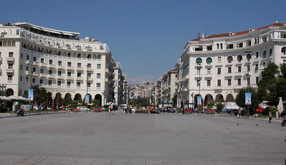 A generic square placeholder image with rounded corners in a figure.