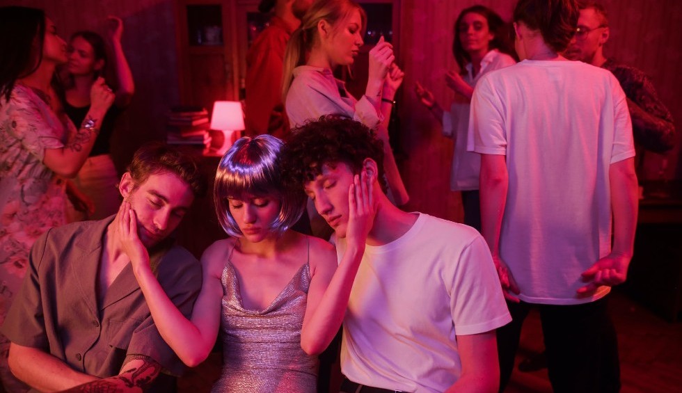 A generic square placeholder image with rounded corners in a figure.