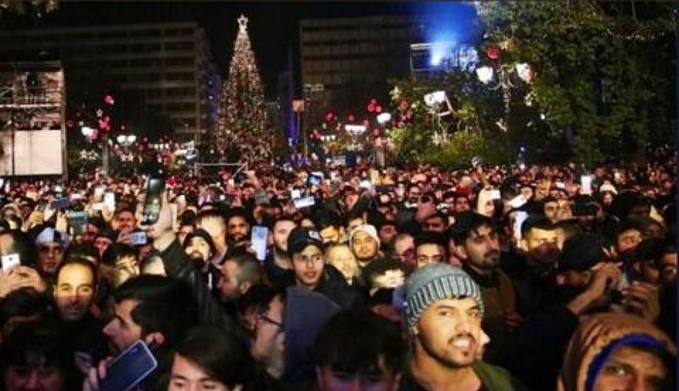 A generic square placeholder image with rounded corners in a figure.