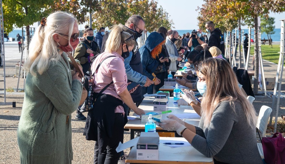 A generic square placeholder image with rounded corners in a figure.