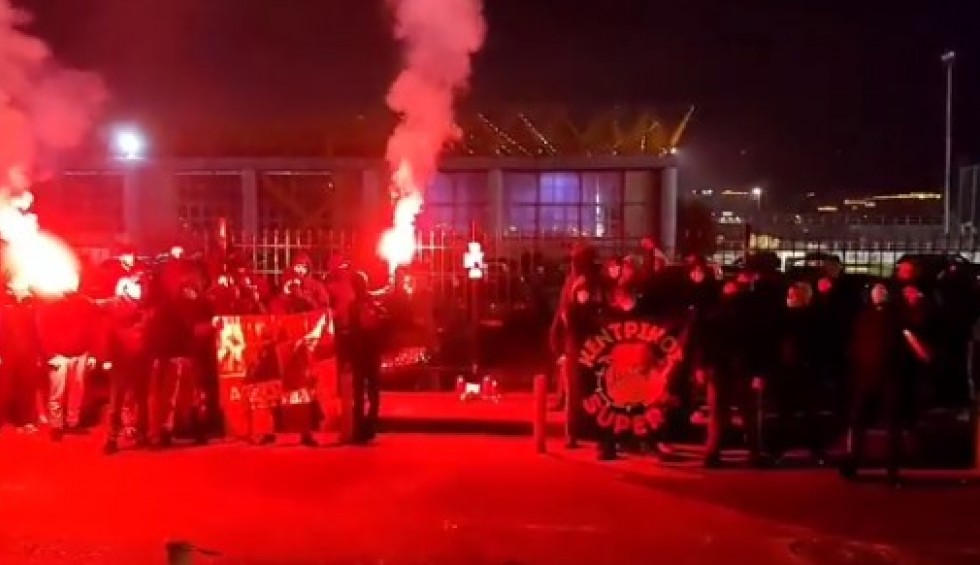 A generic square placeholder image with rounded corners in a figure.