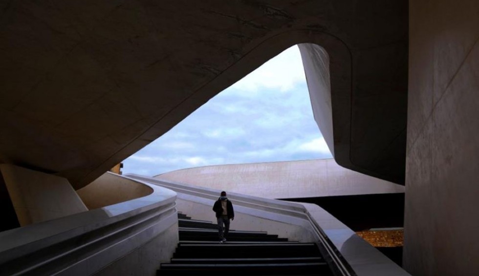 A generic square placeholder image with rounded corners in a figure.