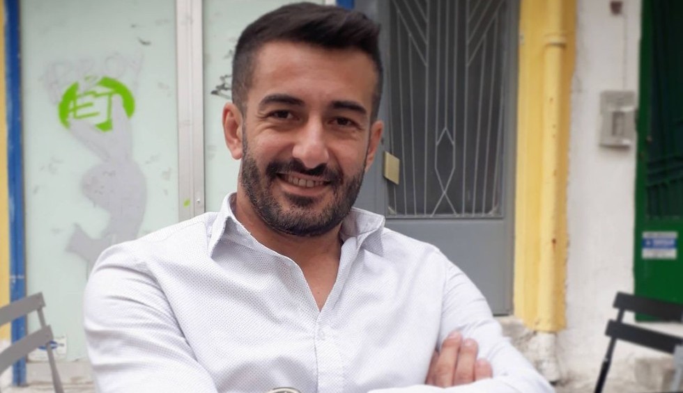 A generic square placeholder image with rounded corners in a figure.