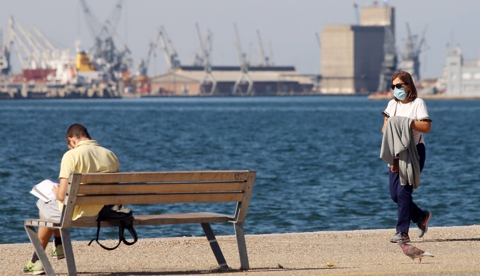 A generic square placeholder image with rounded corners in a figure.