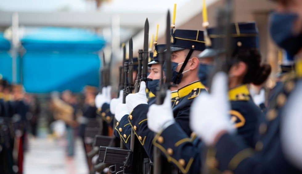 A generic square placeholder image with rounded corners in a figure.