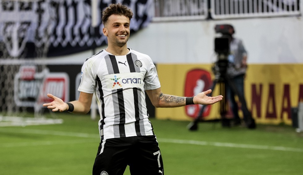 A generic square placeholder image with rounded corners in a figure.