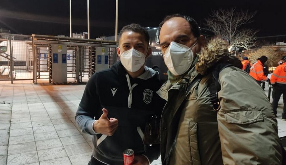 A generic square placeholder image with rounded corners in a figure.