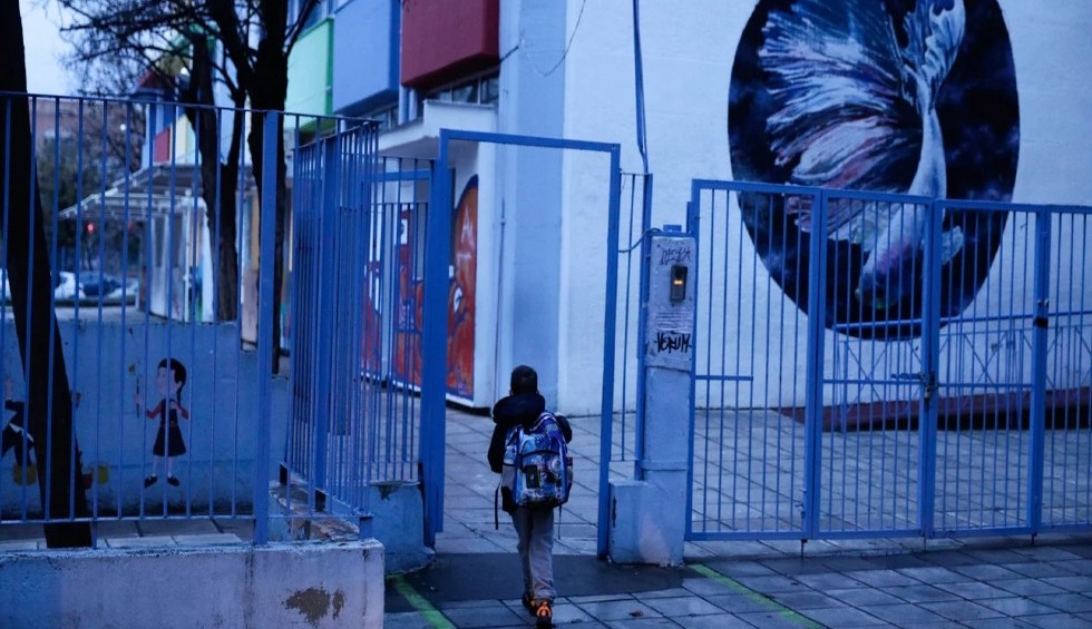 A generic square placeholder image with rounded corners in a figure.