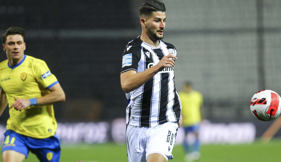 A generic square placeholder image with rounded corners in a figure.