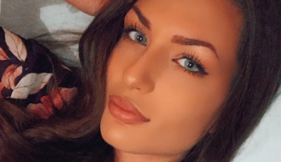 A generic square placeholder image with rounded corners in a figure.