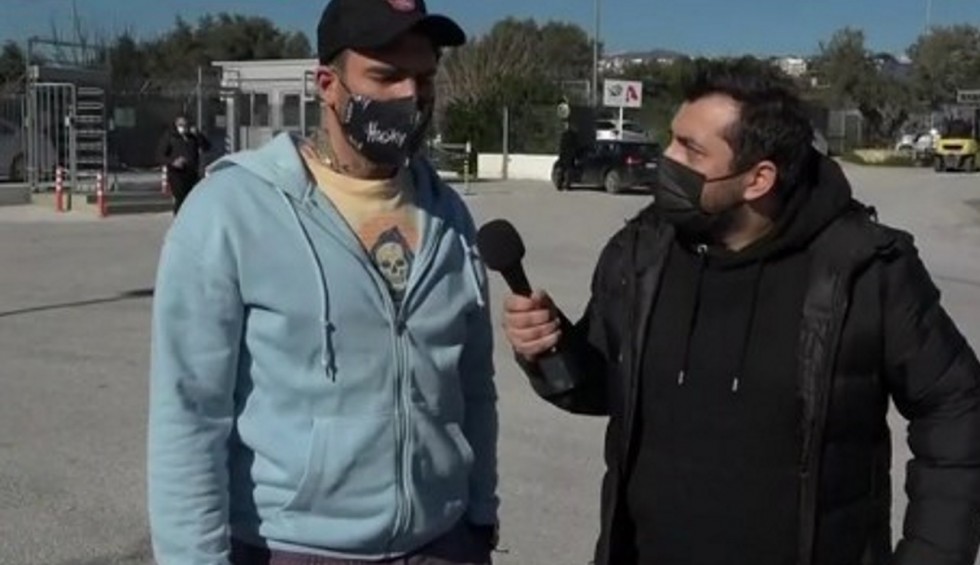 A generic square placeholder image with rounded corners in a figure.