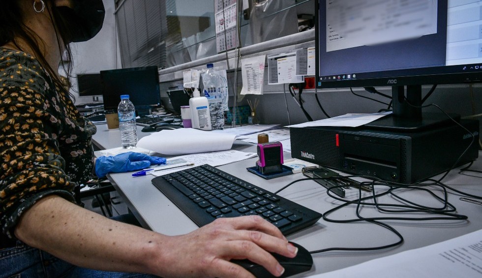 A generic square placeholder image with rounded corners in a figure.