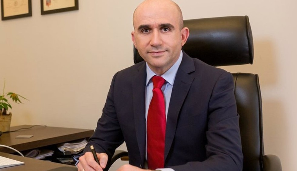 A generic square placeholder image with rounded corners in a figure.