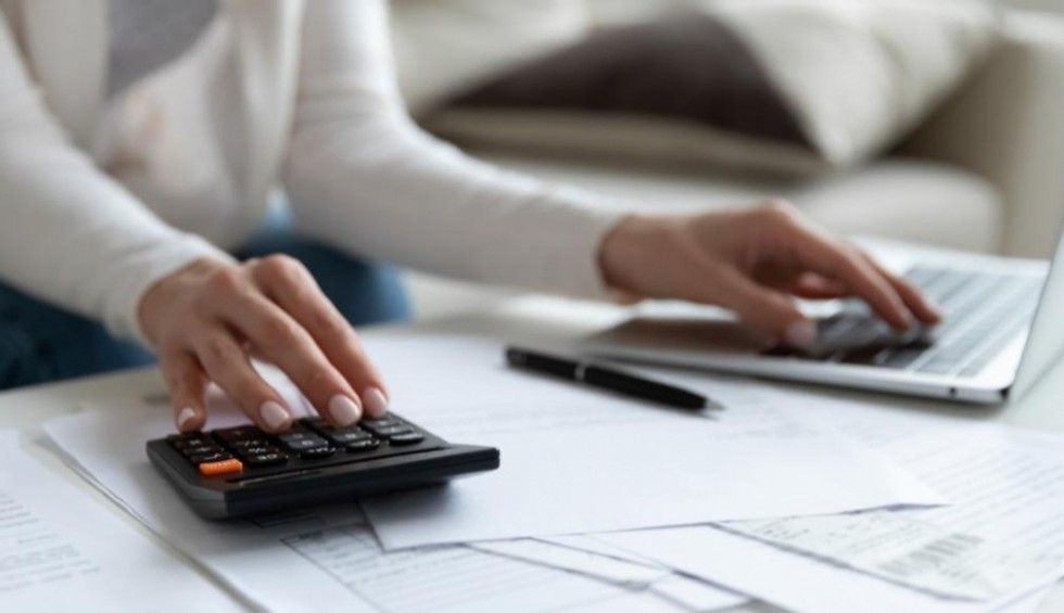 A generic square placeholder image with rounded corners in a figure.