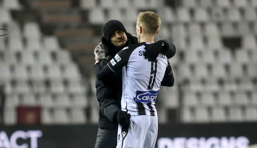 A generic square placeholder image with rounded corners in a figure.