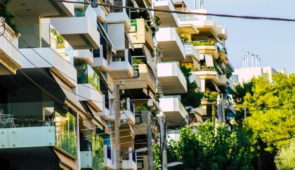 A generic square placeholder image with rounded corners in a figure.