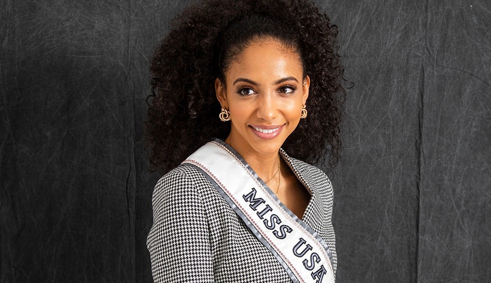 A generic square placeholder image with rounded corners in a figure.