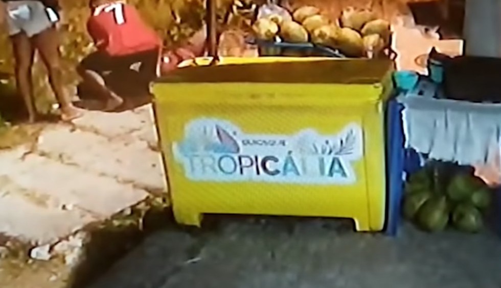 A generic square placeholder image with rounded corners in a figure.