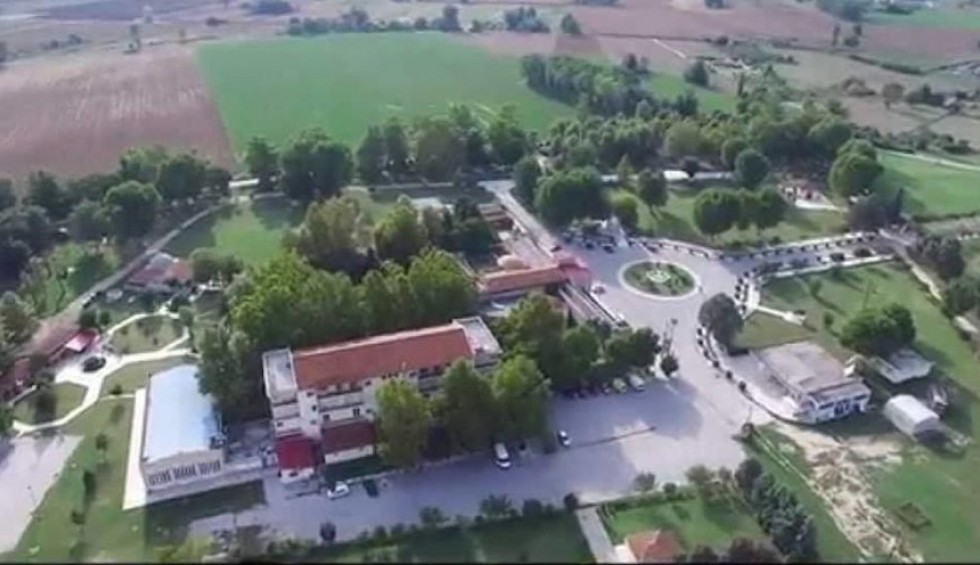 A generic square placeholder image with rounded corners in a figure.