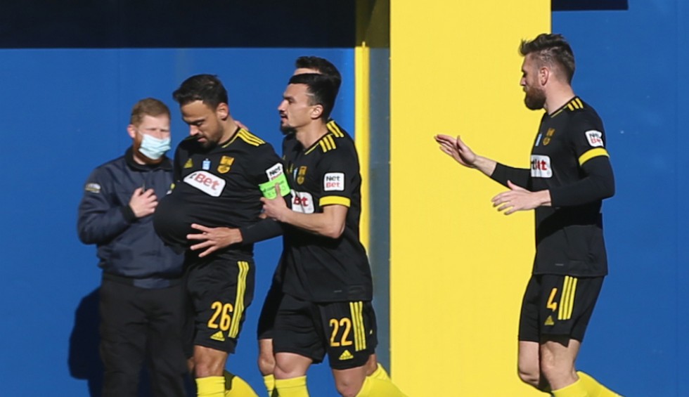 A generic square placeholder image with rounded corners in a figure.